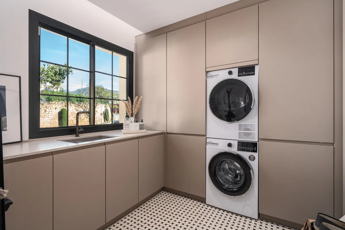 d2a9b10b-83cc-4151-b62e-e9e0a8fe4a32