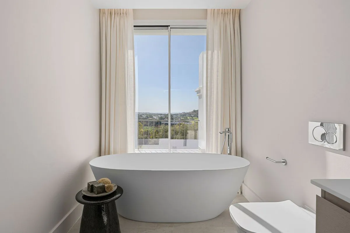 ae8e807e-ca9b-4140-8457-9fa0c3a40a62