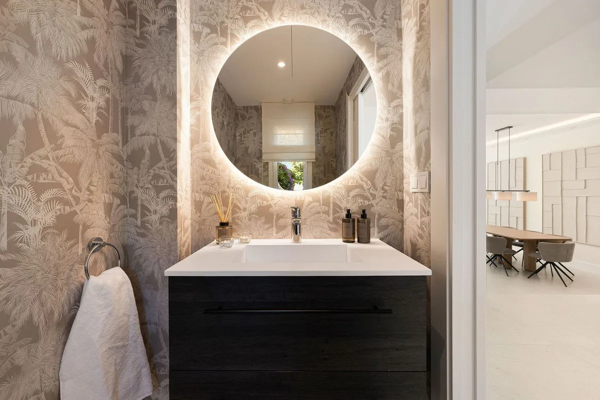 d0cff15d-95f5-43e7-8400-f548c289463a