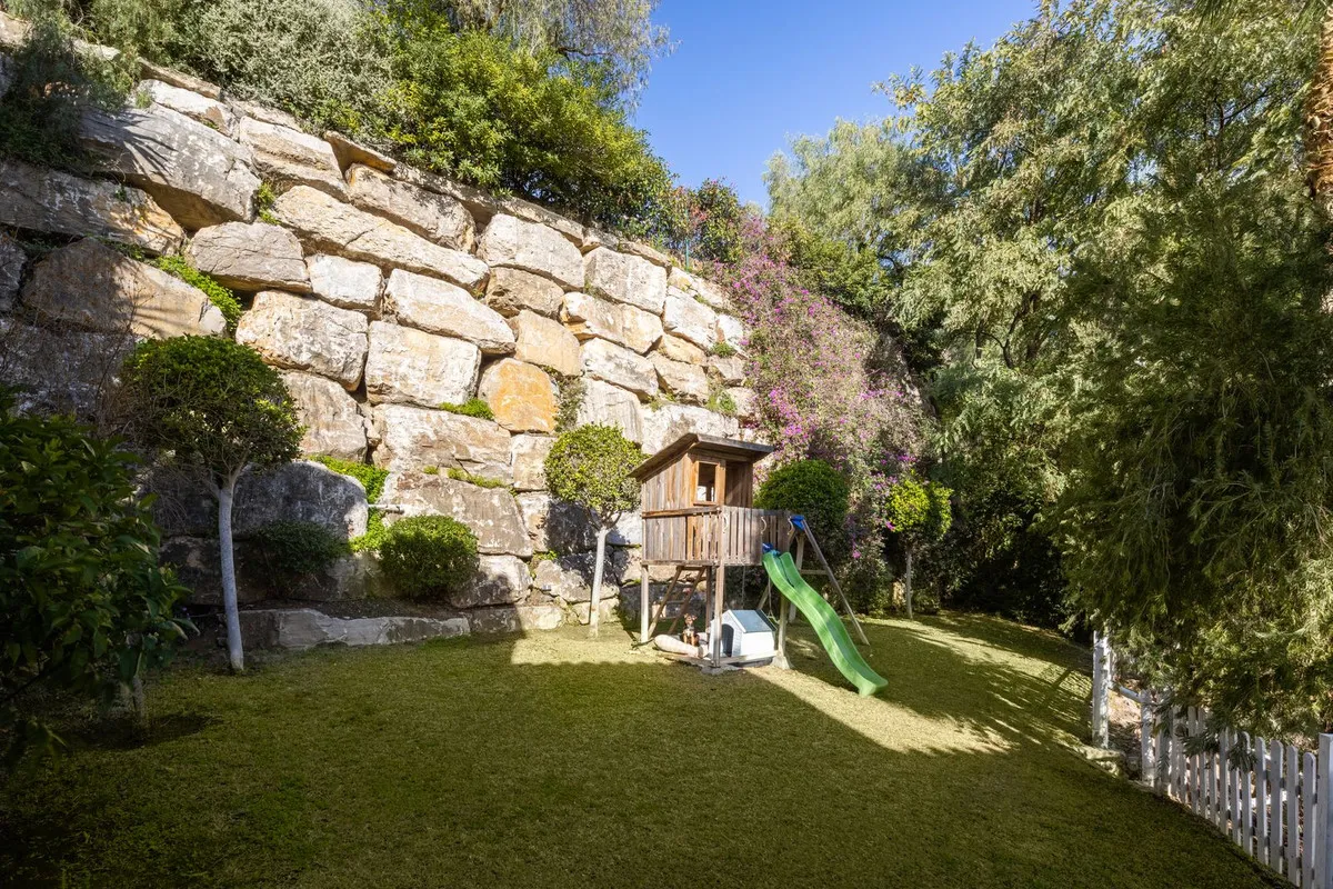 a51f470e-dfc2-4dab-974a-ff5fb17fc395