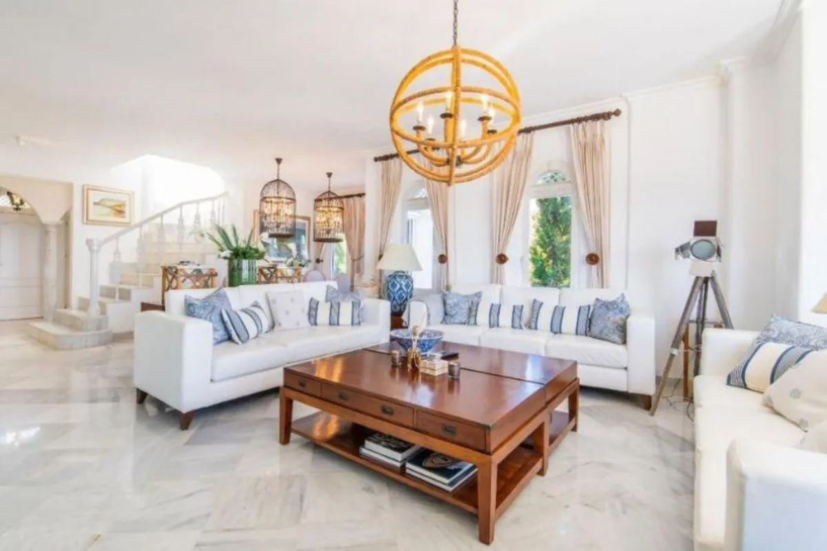 f8f38cdb-f7b6-4cbf-b956-d8383bb783e0