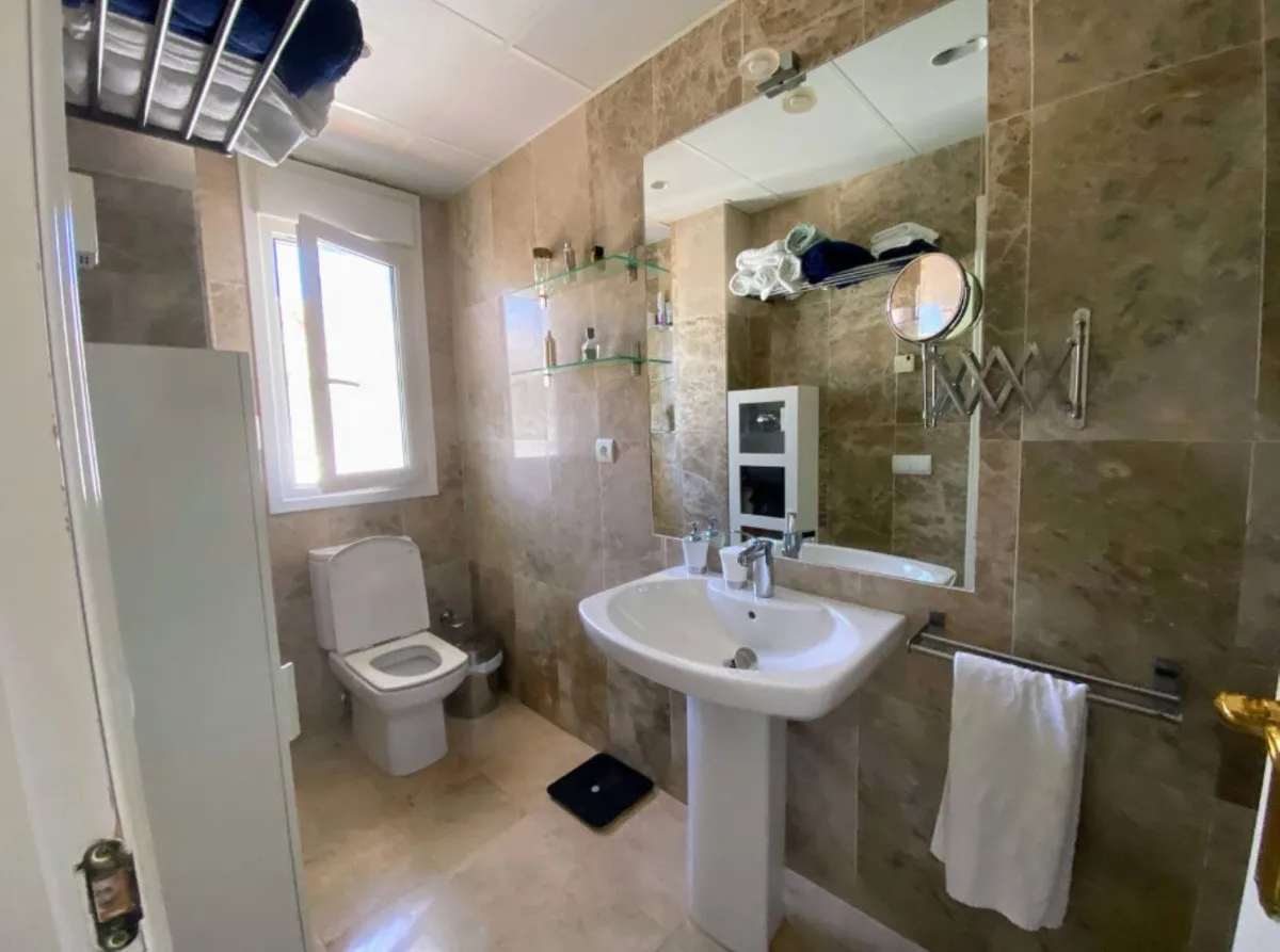 aab79f18-9af7-4e23-b65c-52ee9f56eb17