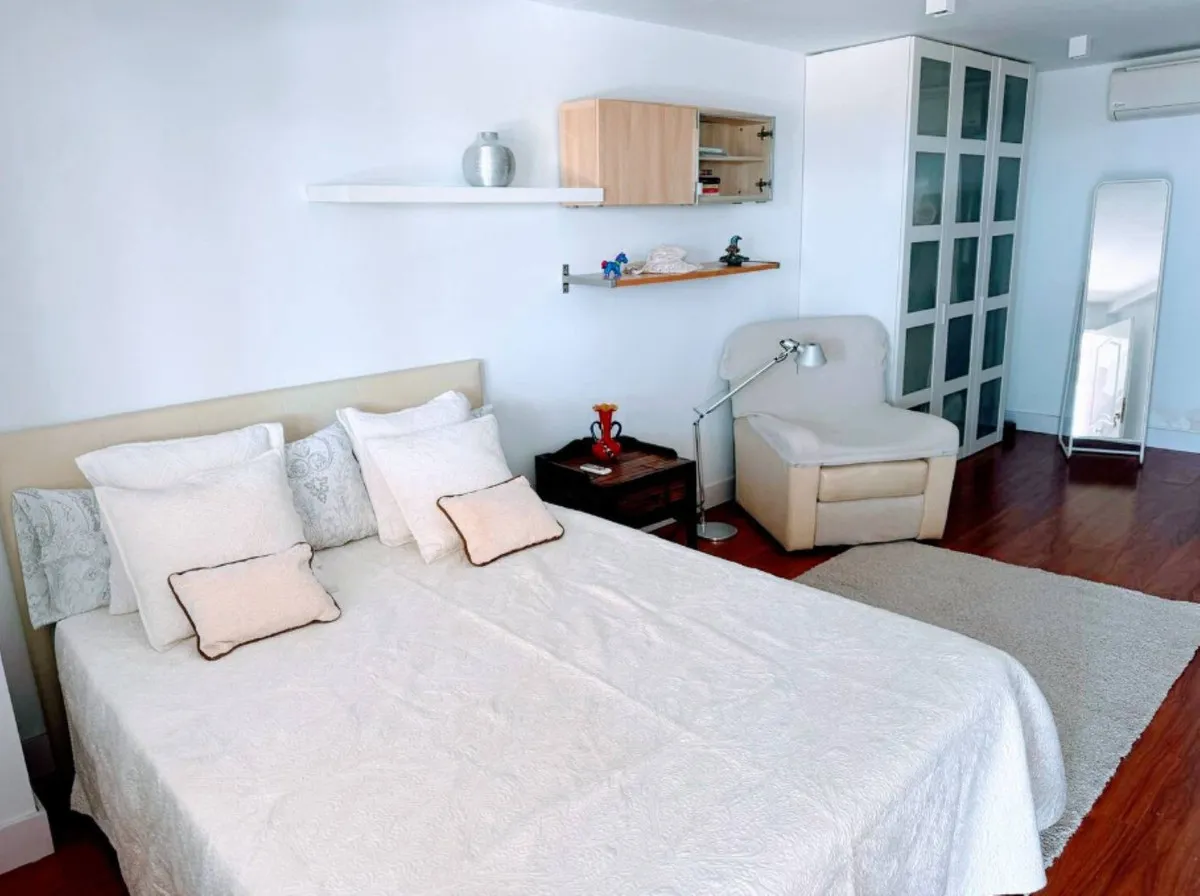 ae945573-b9fd-48a5-8947-76349a2f2492