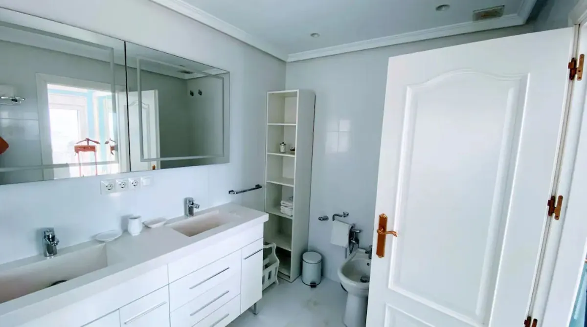 b7b9d80b-889a-484f-9449-958e6d0ce407