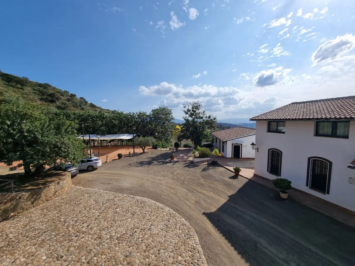 231a835b-47d9-45d7-813b-2e2f15fa754e