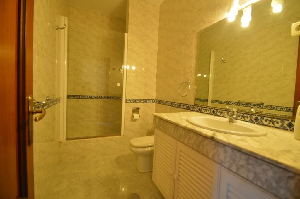 f9c8015c-f9f4-4d76-9e13-4298102c0bd5