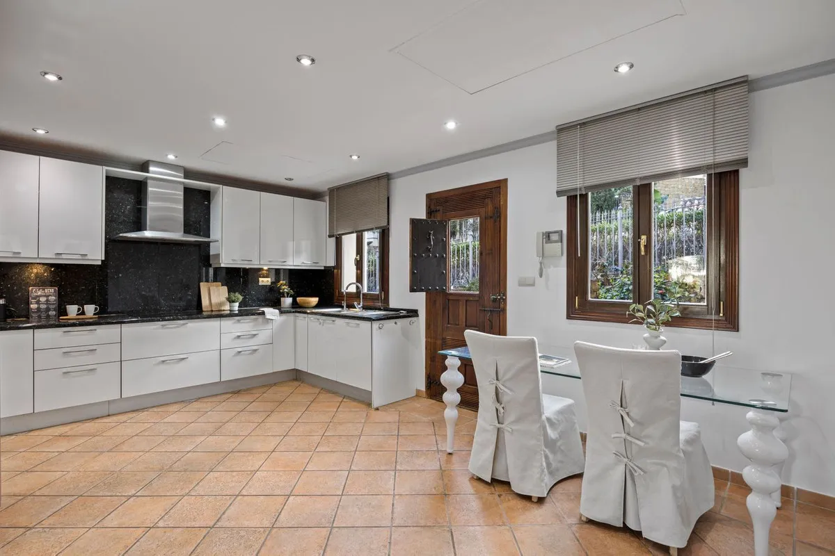 4da58fe7-9b30-4340-b4e9-456a580b7927