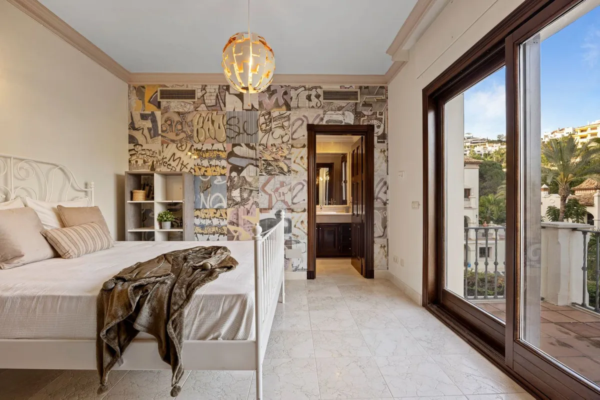 66ac5830-a0bb-48da-934c-95f19cbdcf28