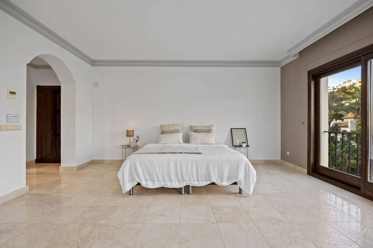 b45d5b3c-bac4-43cc-8c41-84d3b6af6b0b