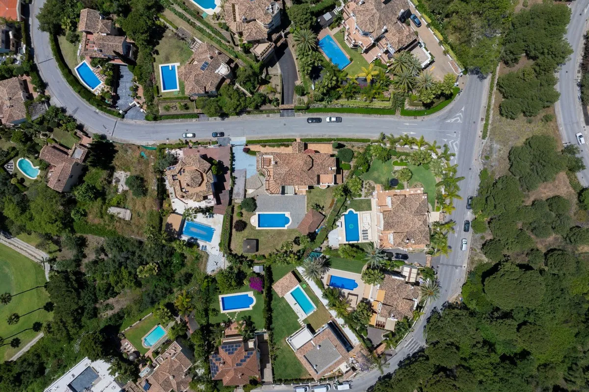 b542cfbb-3c85-4beb-84b8-6e6e713b1e31