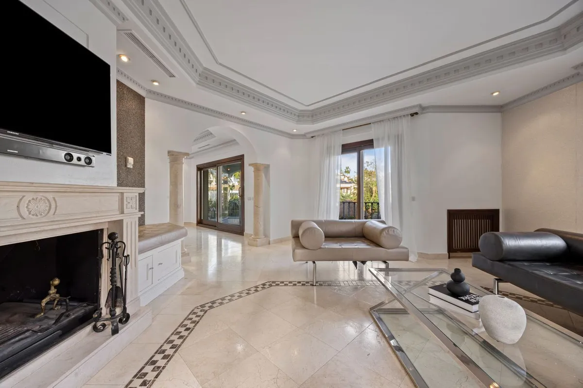 d7f18878-22a2-403a-85f7-665ee2cb4094