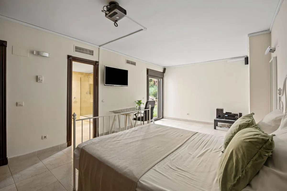 e223658d-d48e-427a-bd3c-1b964e22260e