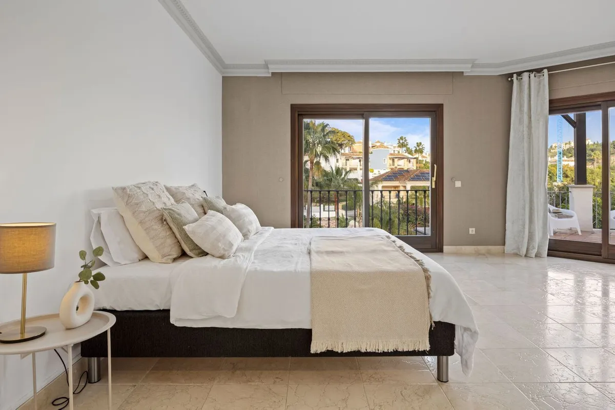 e7ba85e8-6175-4ebf-bf75-95fc42649242