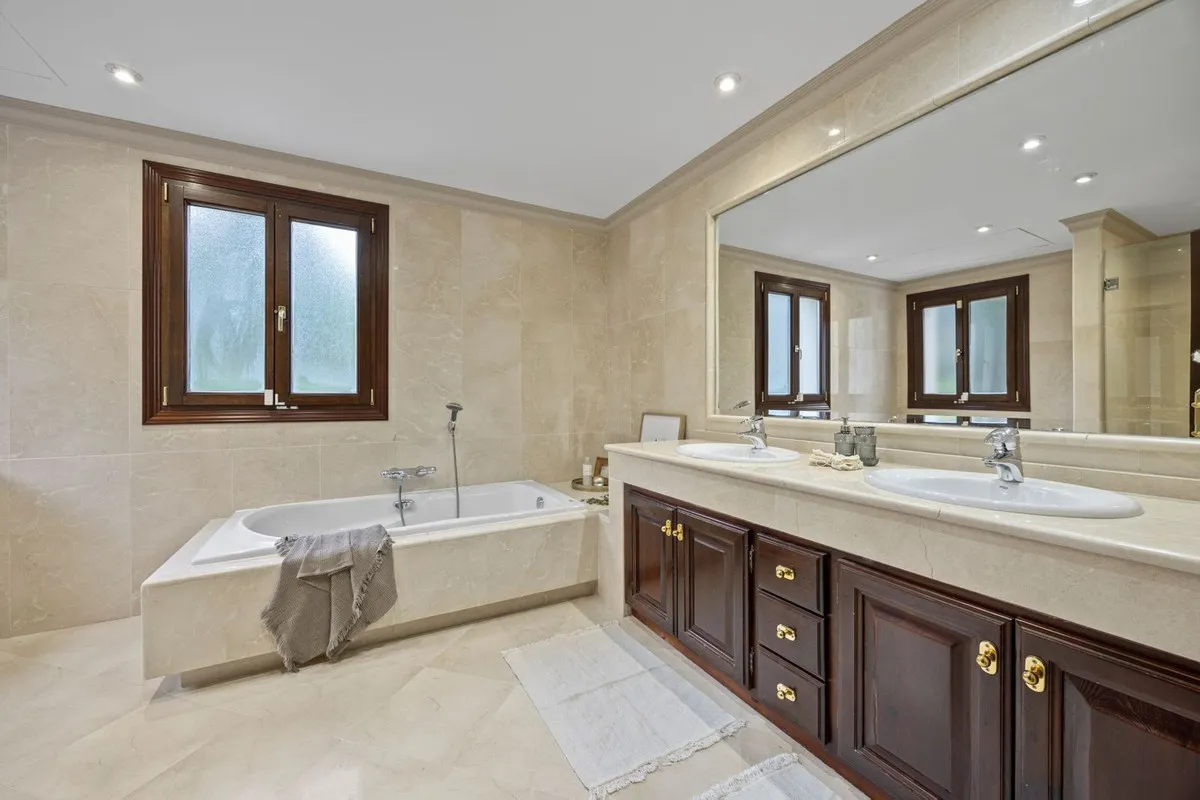 f55b781d-8902-4af8-88f2-0af3d7919135