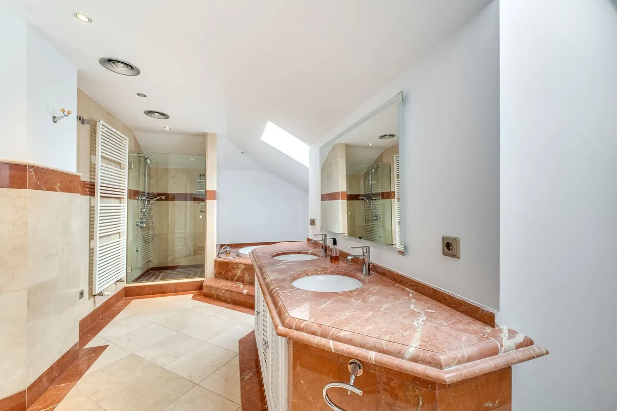 6b664b09-8f4c-417f-a7a7-2053e3ccf6b2