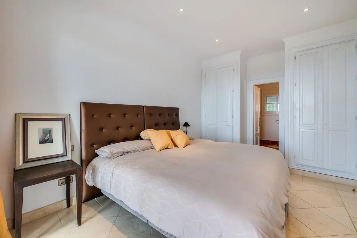 e9e33827-3059-4dd8-8239-ed40ee560c17