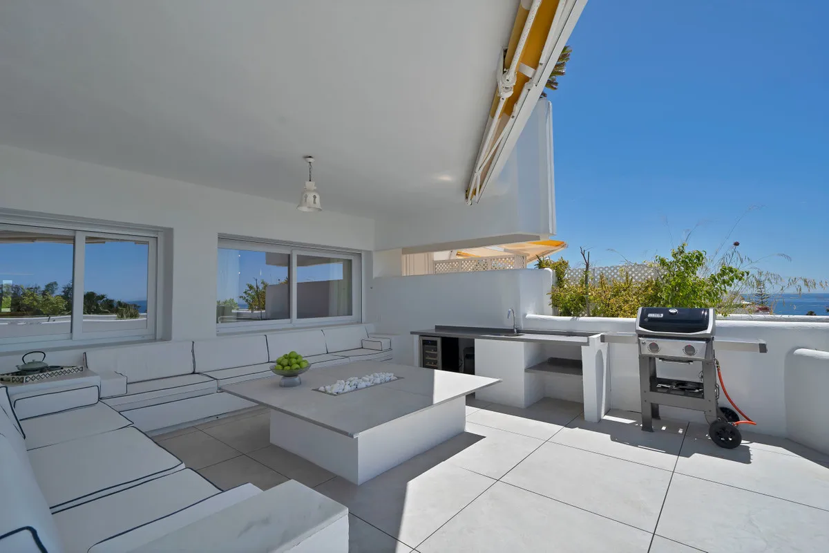 303a939b-1730-4c98-90cb-2ca836b0de7e