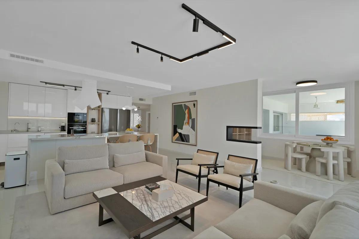 b5e1e1ce-60ff-4622-9521-7ce1f1e8aa62