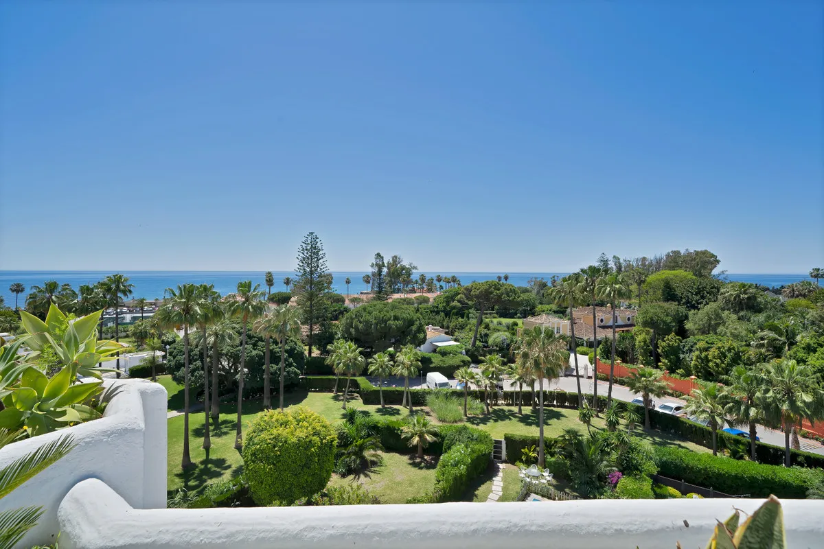 d5a979b9-7fae-4b01-a18d-7758dd02d3fd