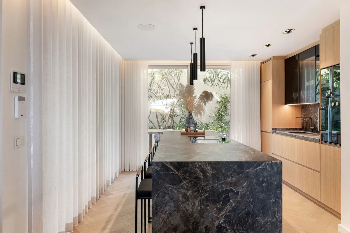 f16c5676-8bc4-4df8-bc47-a100cc5d9113