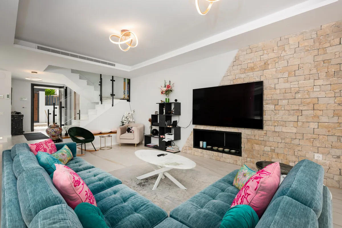 52e0f66d-4ca7-4cc0-b544-01d6aea6bd4c