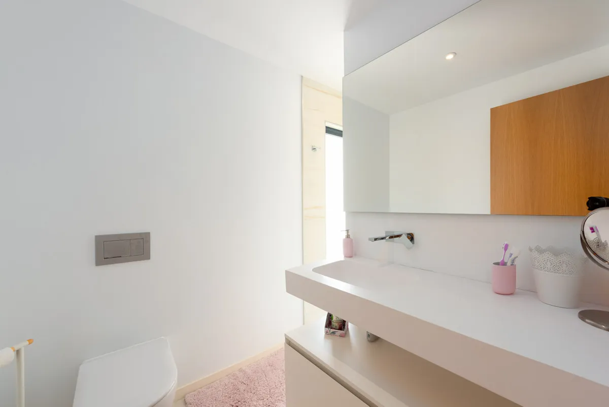 5b4eca89-6cb9-4adb-aad7-d7bc90dd7bf5