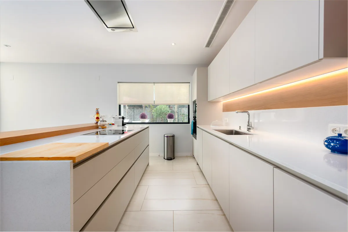 a9ee203e-7d63-45c1-bd66-581c02e43046