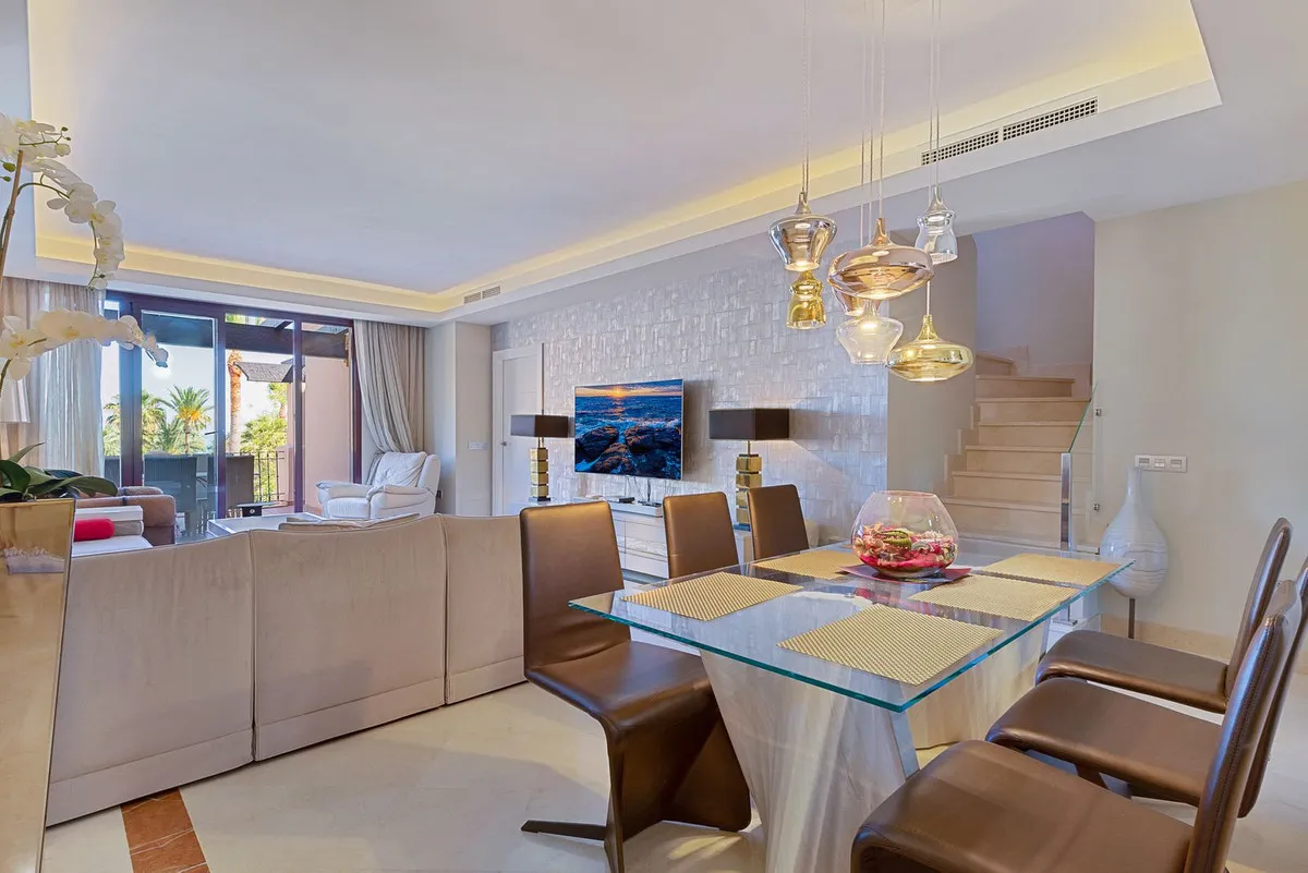 f1b97586-a162-4579-9053-31b1653f3ebc