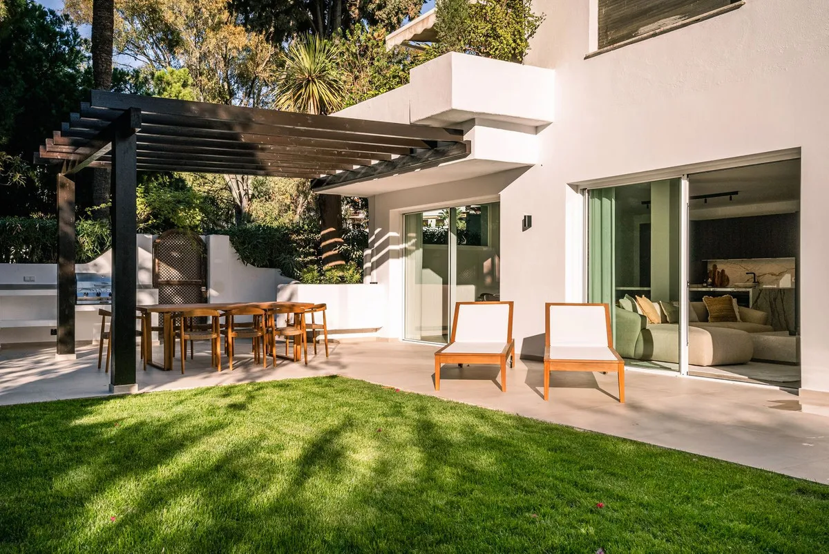 02573598-353b-4b05-ba6a-f91884c34974