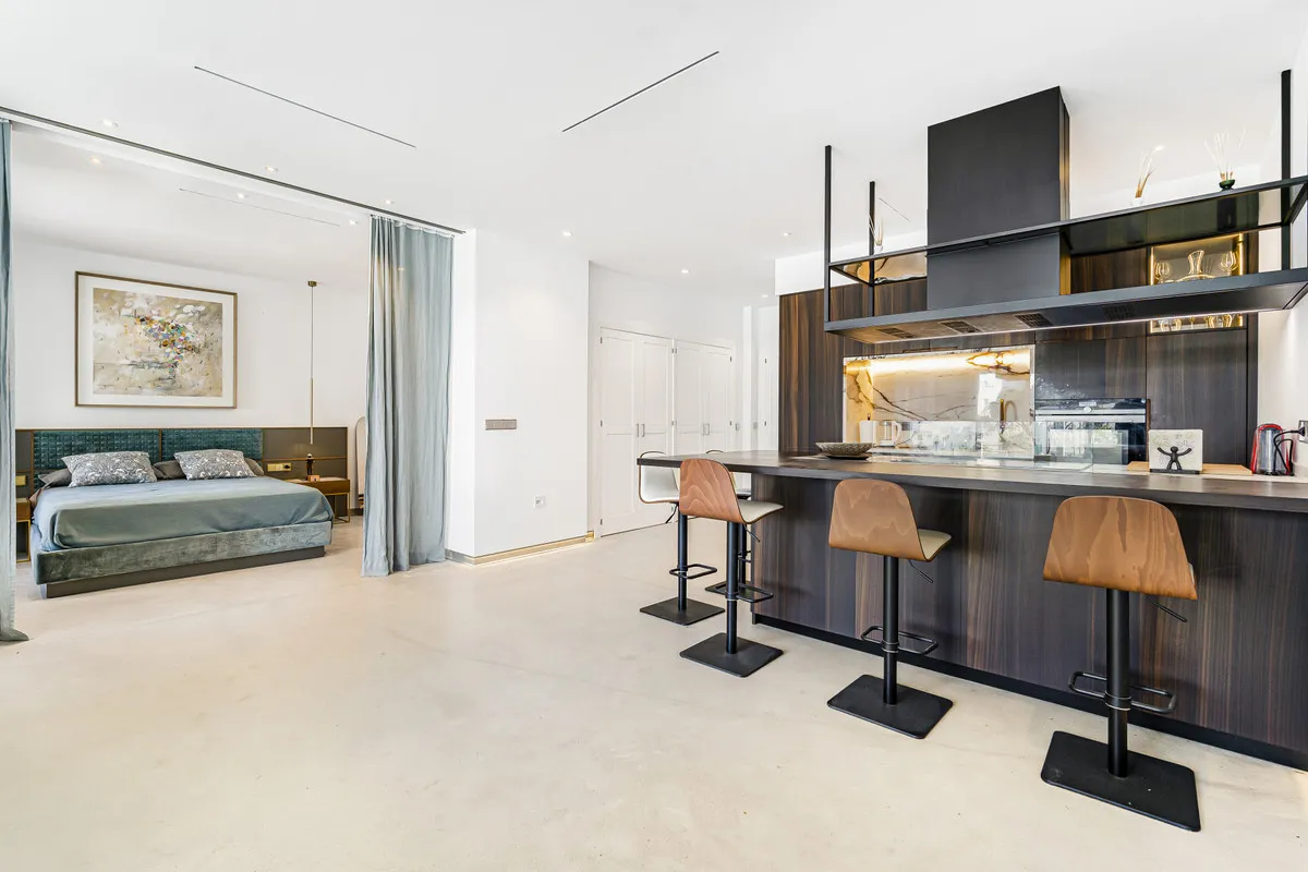 b8e6a641-0bc4-4fea-96ed-259d87d99e0f