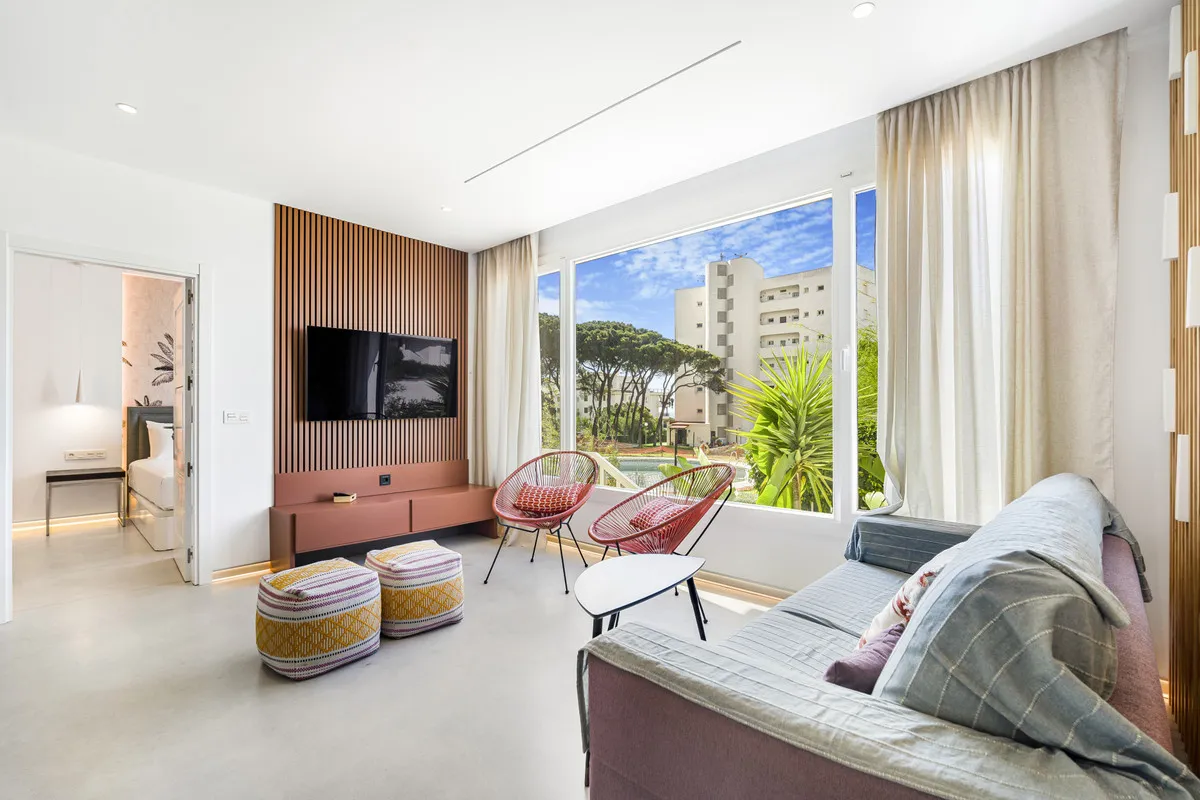 bb111036-ae82-4efb-93ac-7a9279608984