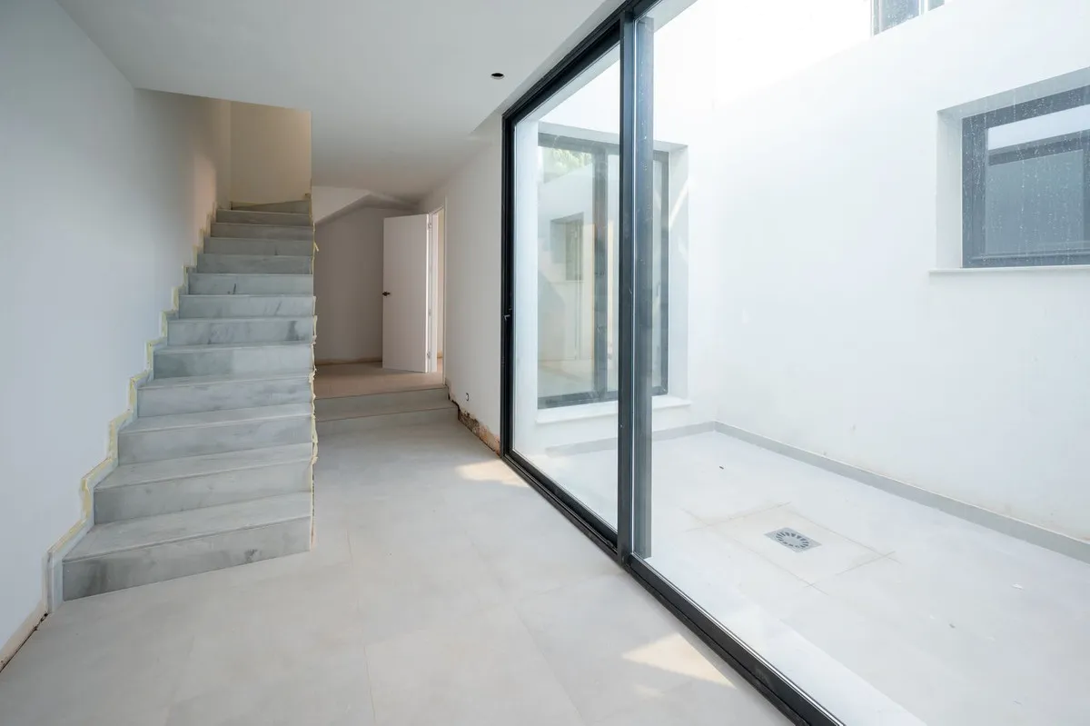 e775cb9a-b698-4d82-81f2-ed428938b51f