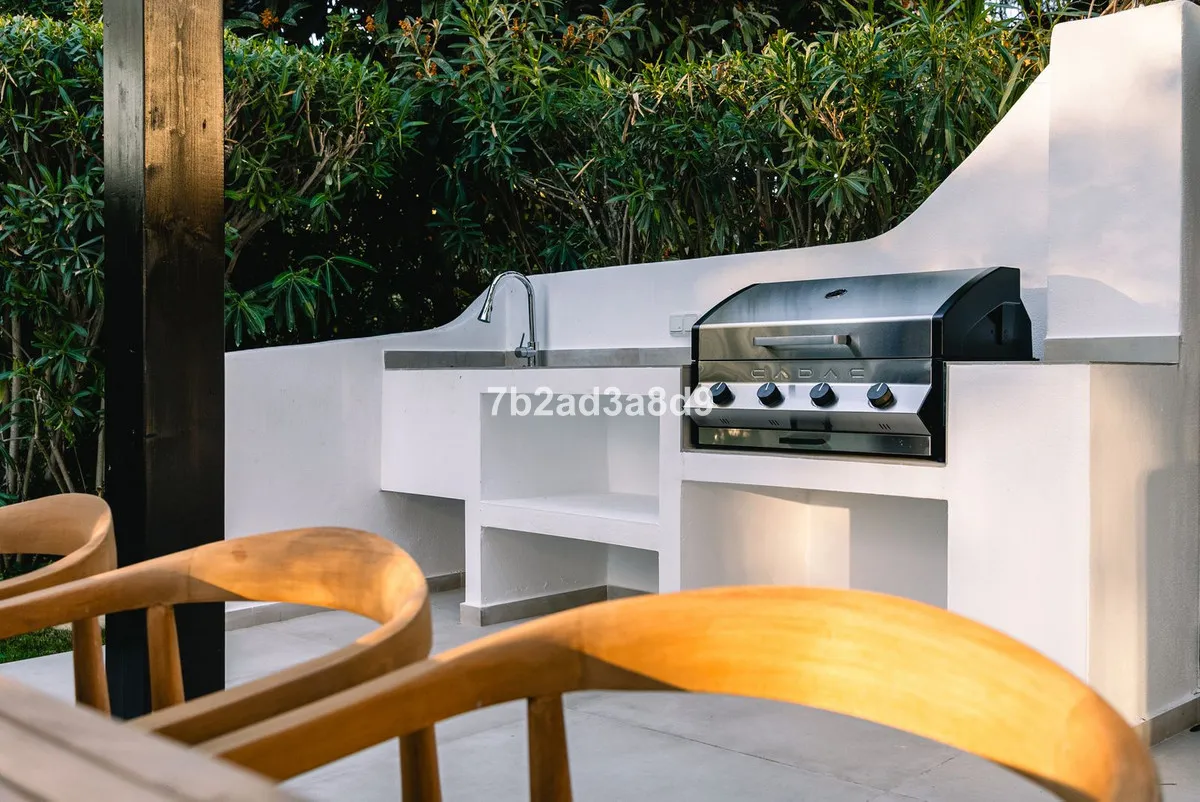 f6918018-6c22-4b4f-9667-e60f3db747bd