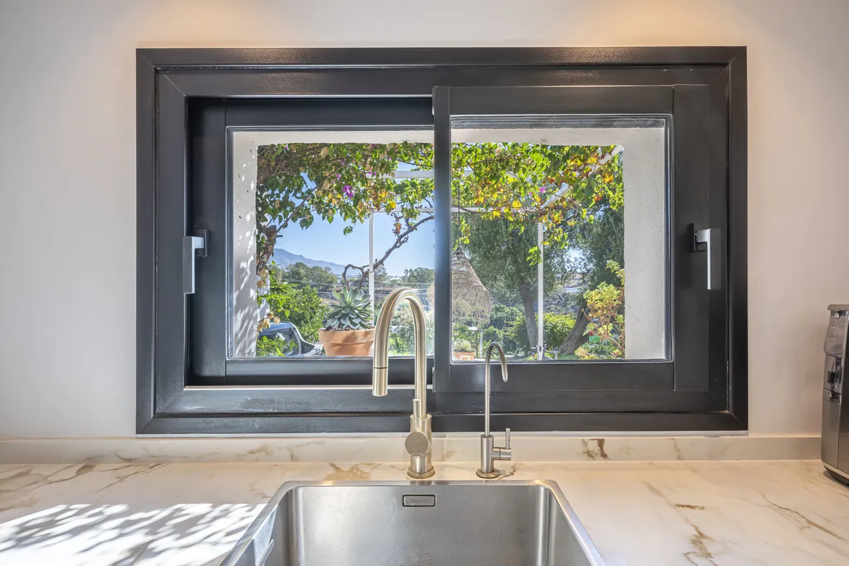 4c5ad7b2-9999-4ffc-b785-44788e131b00