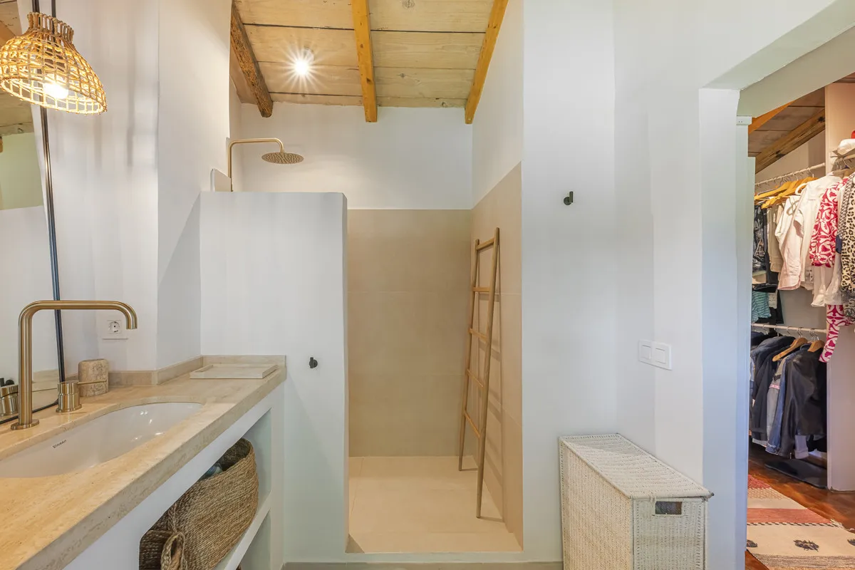 fa5c00d8-a048-49e1-89c2-99d34c99d770