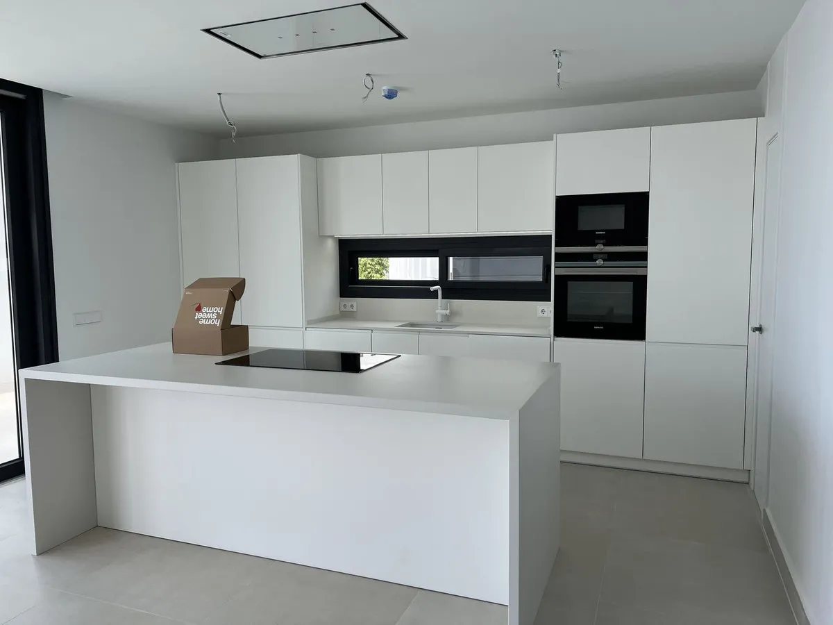 d0634ab9-8dbb-40a2-abae-e6ad3beba686