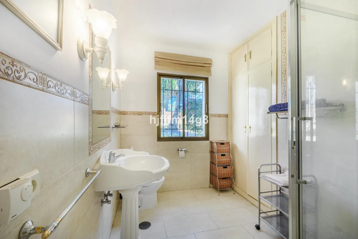 d0f787c7-df83-4d74-8290-8a3dbada022d