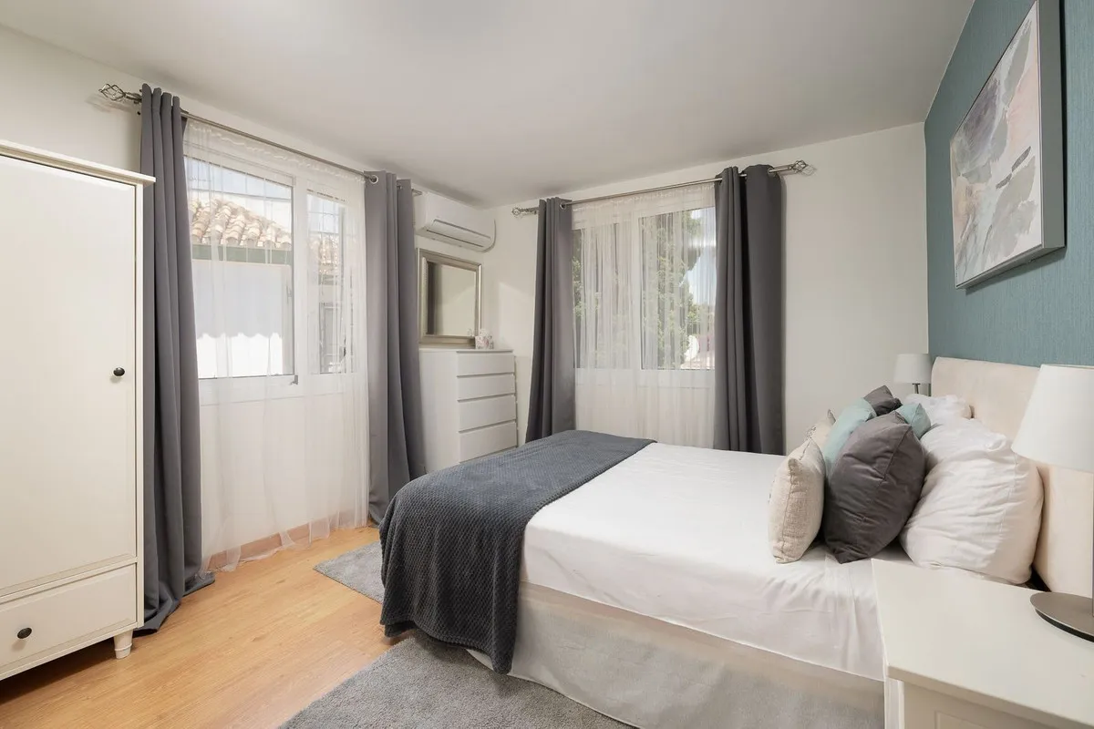 23536405-6fef-497a-9d63-a2655392f2bf