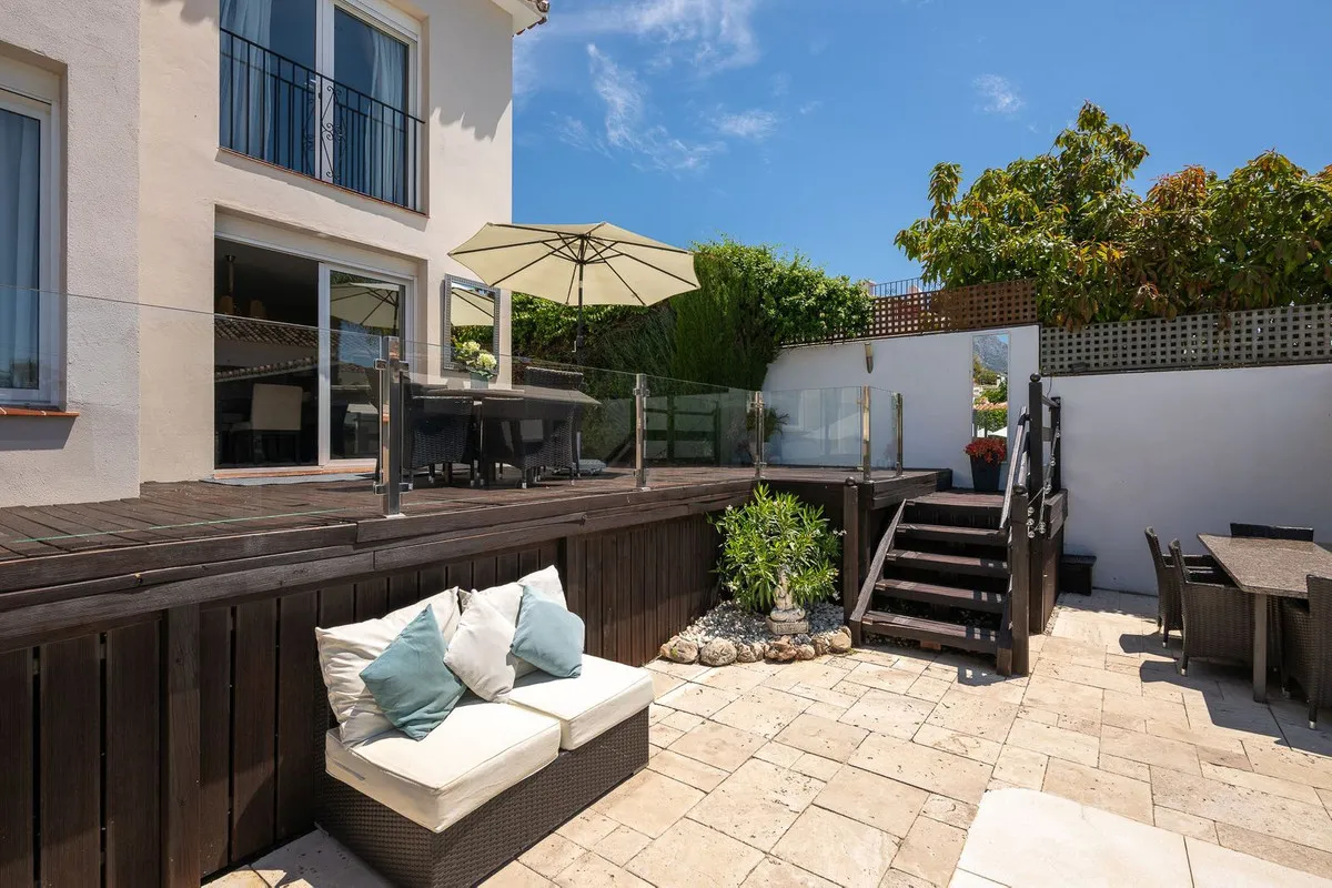 599ef0f9-bb94-4f41-b18f-8a15c7da6cfa