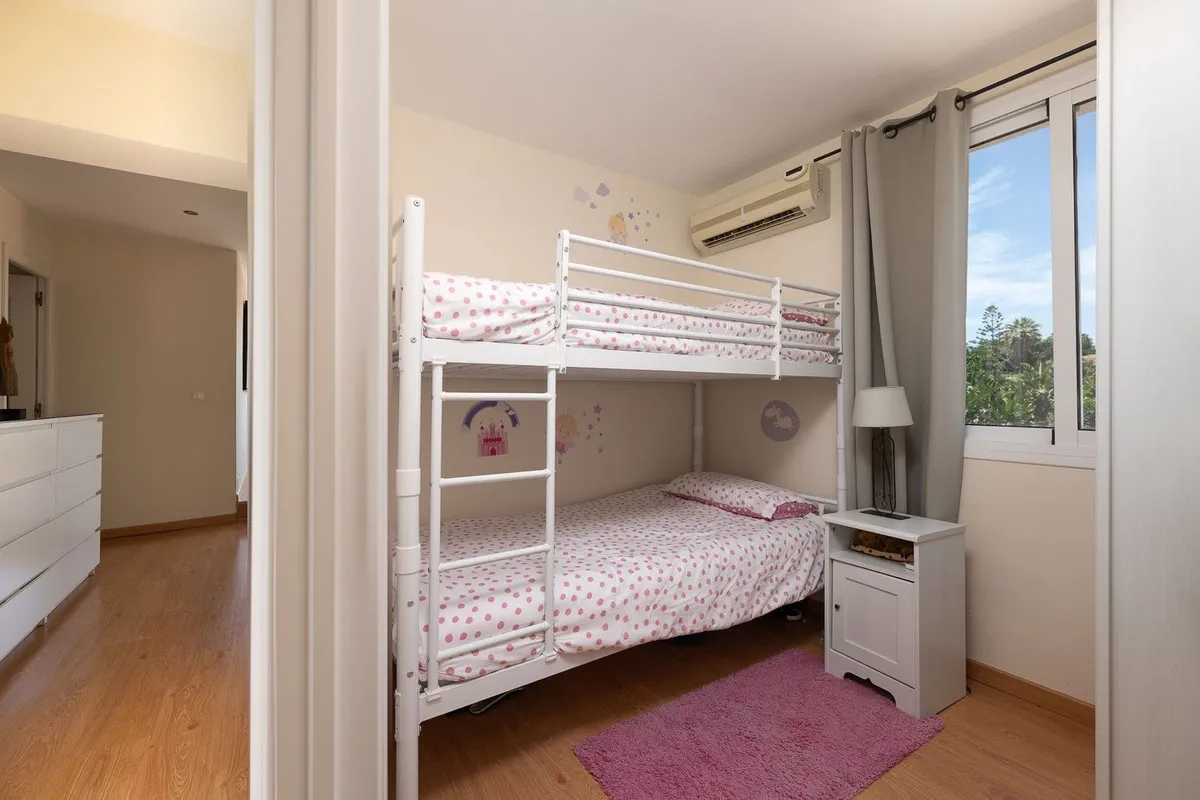 67074331-ec8a-4543-9703-e478b7e20402