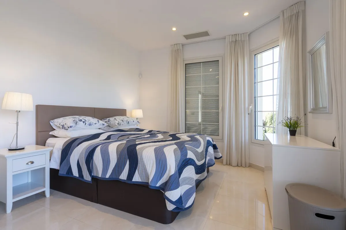 70a3cf15-ca59-4955-8c98-a77d3f176b49