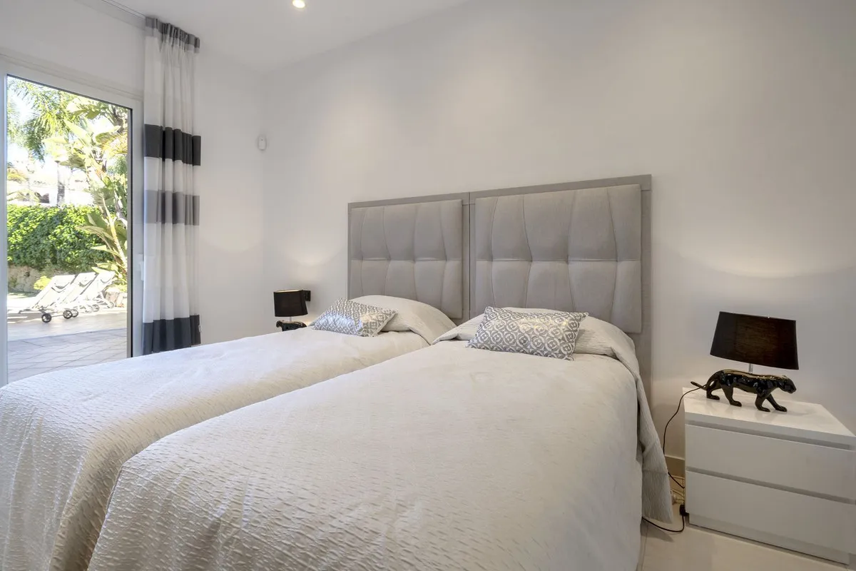 8ddcbdb6-e414-48b7-a973-fae9266abe90