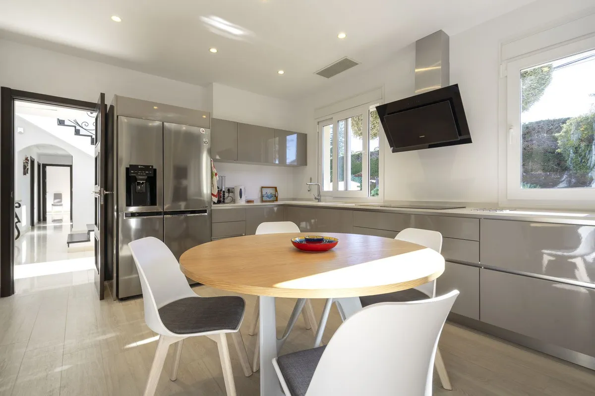 cf7ae105-53cf-4999-8555-3f50187d4386