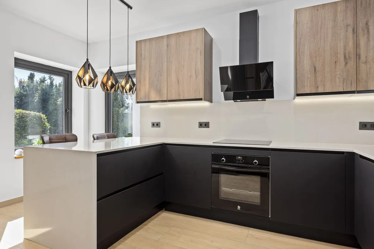 5bf53461-96fd-4a49-8ad6-8fb5a04c4717