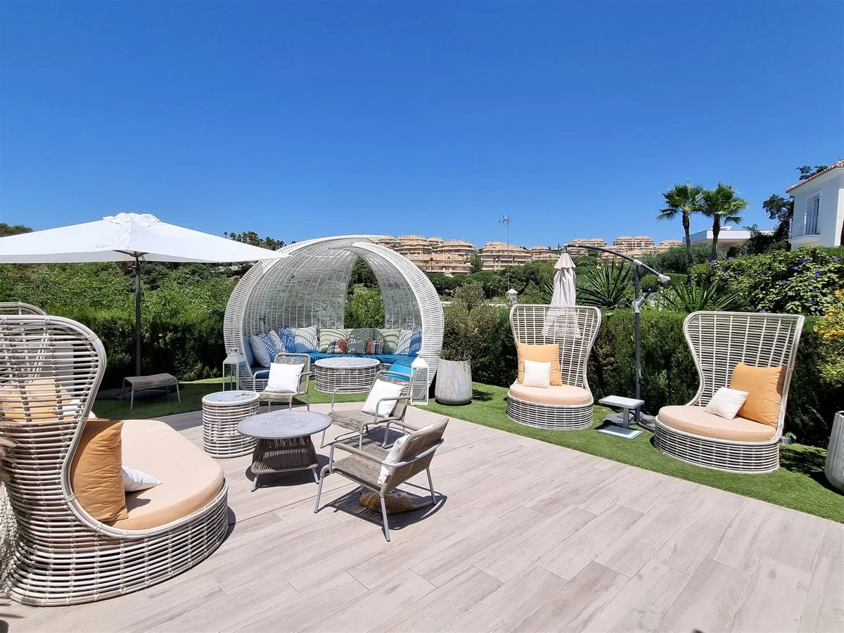 8c226571-ba80-44d2-a4ad-a260d25bef80