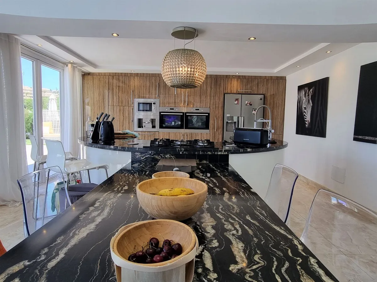 fc5d2bb1-3cb3-47cf-ae48-0e6127908402