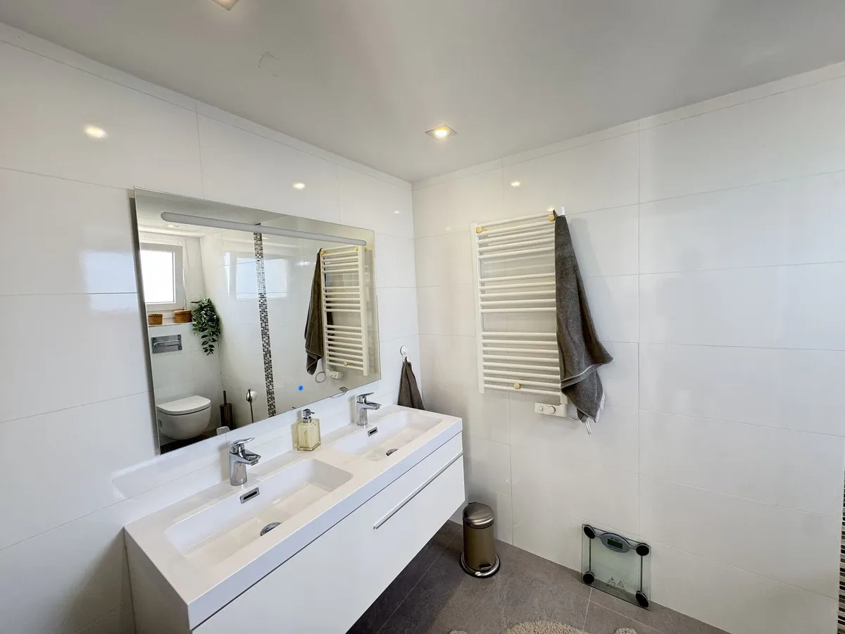 57a06b1a-58c1-4817-bdeb-9502343b94a0