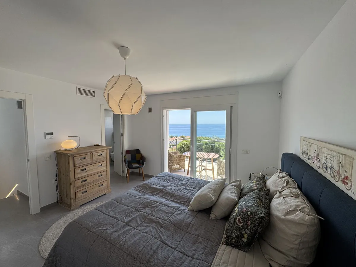 da7dd9d9-1b4d-44ea-ac20-775a9f2ba3e6