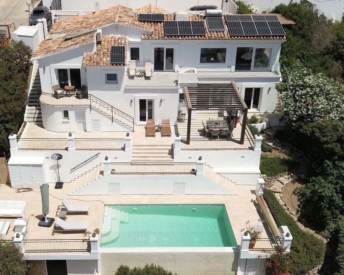 e5b386f4-c0a2-4889-b35e-14243711f9ef