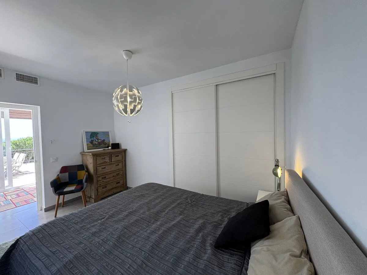 e8aa8095-f477-47e4-995e-f989ebb7fd7a